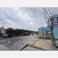 国际商贸城五区后停车场
