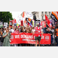 英国铁路工人大罢工 为30年来最大罢工潮