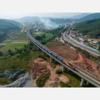 2025中老铁路：客货“双突破” 铸就区域发展新辉煌